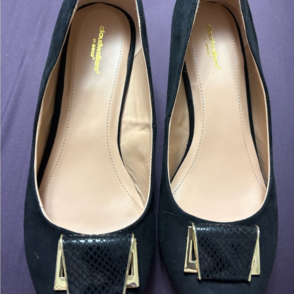 Size 12m women wedges 
Black suede